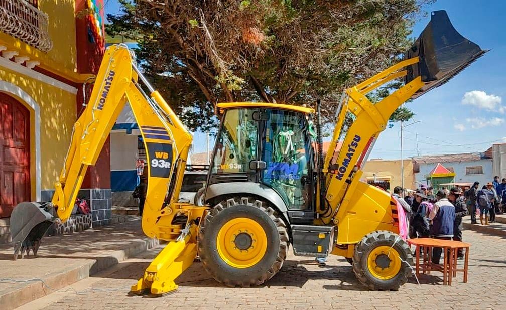 Coro Coro mejorará su producción pecuaria con nueva maquinaria pesada valuada en Bs 1,6 millones