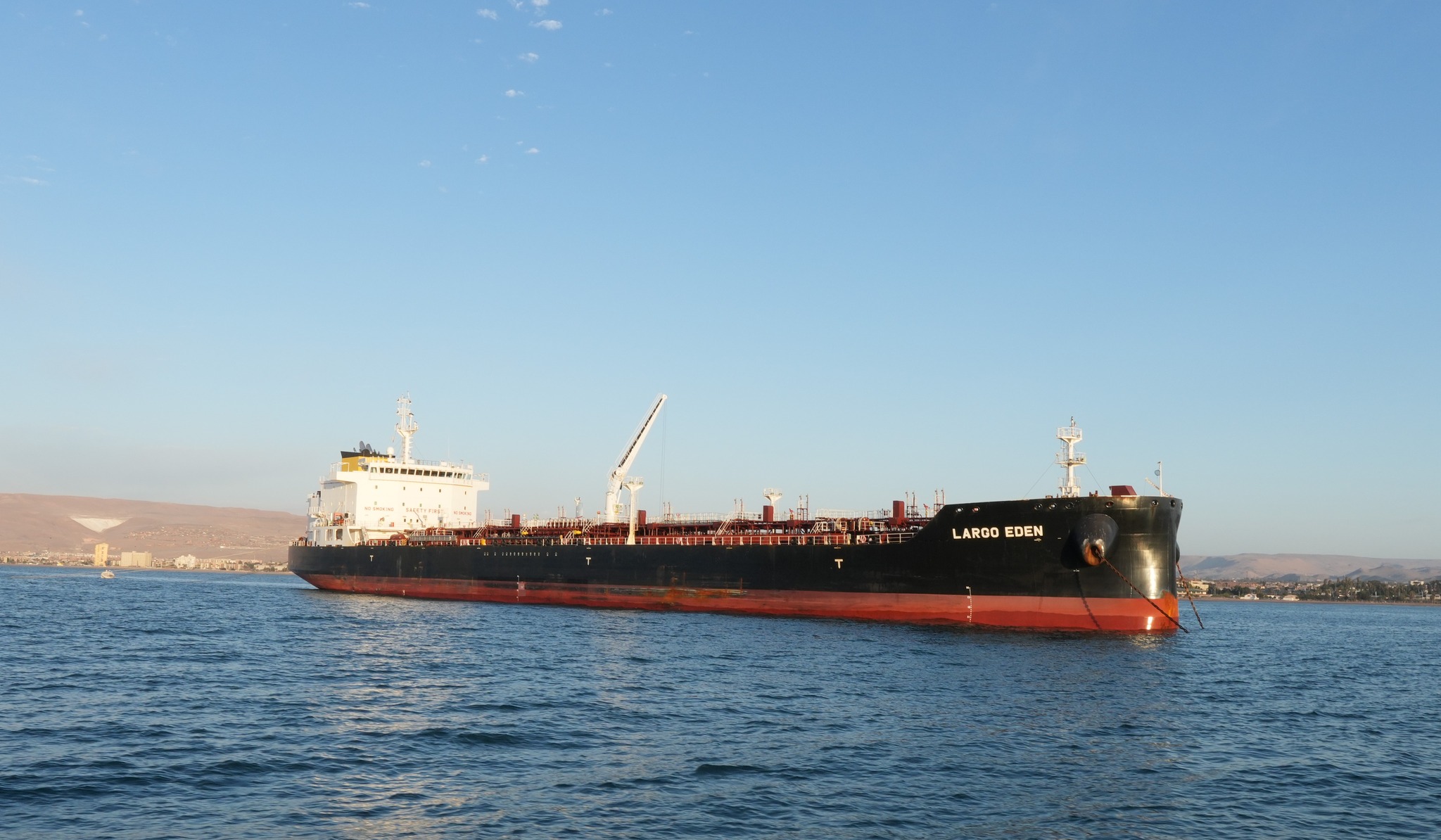 YPFB desmiente paralización de descarga de combustible en Arica y confirma arribo de más combustible