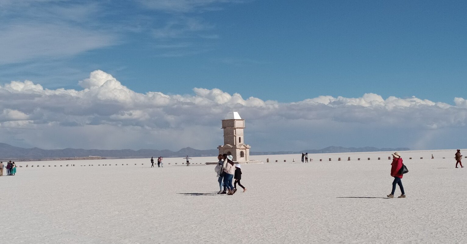 Entregan lote de material informativo para reforzar el turismo en Uyuni y destinos emblemáticos