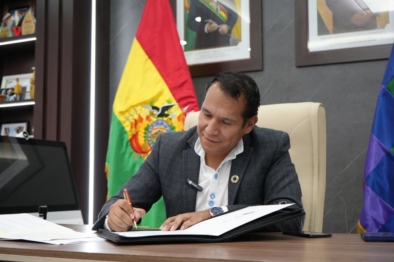 Acuerdan impulsar la conectividad en Bolivia para reducir la brecha digital