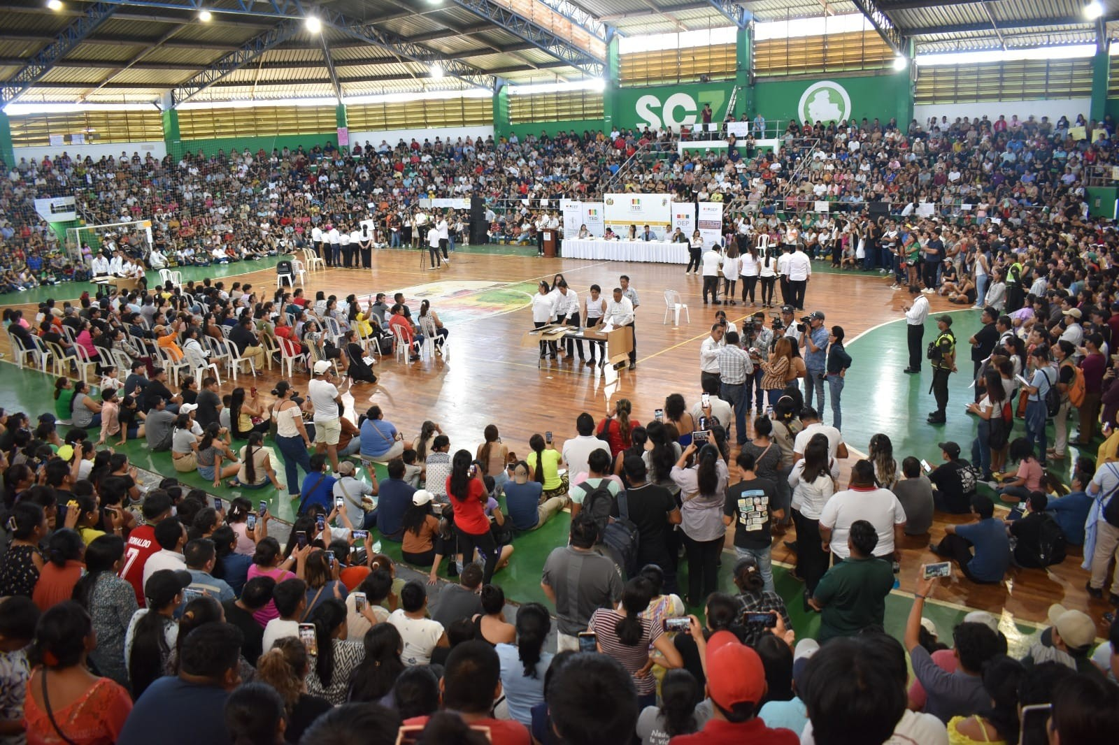 Junta de Jurados Electorales, Coliseo Jhon Pictor Foto: TED Santa Cruz