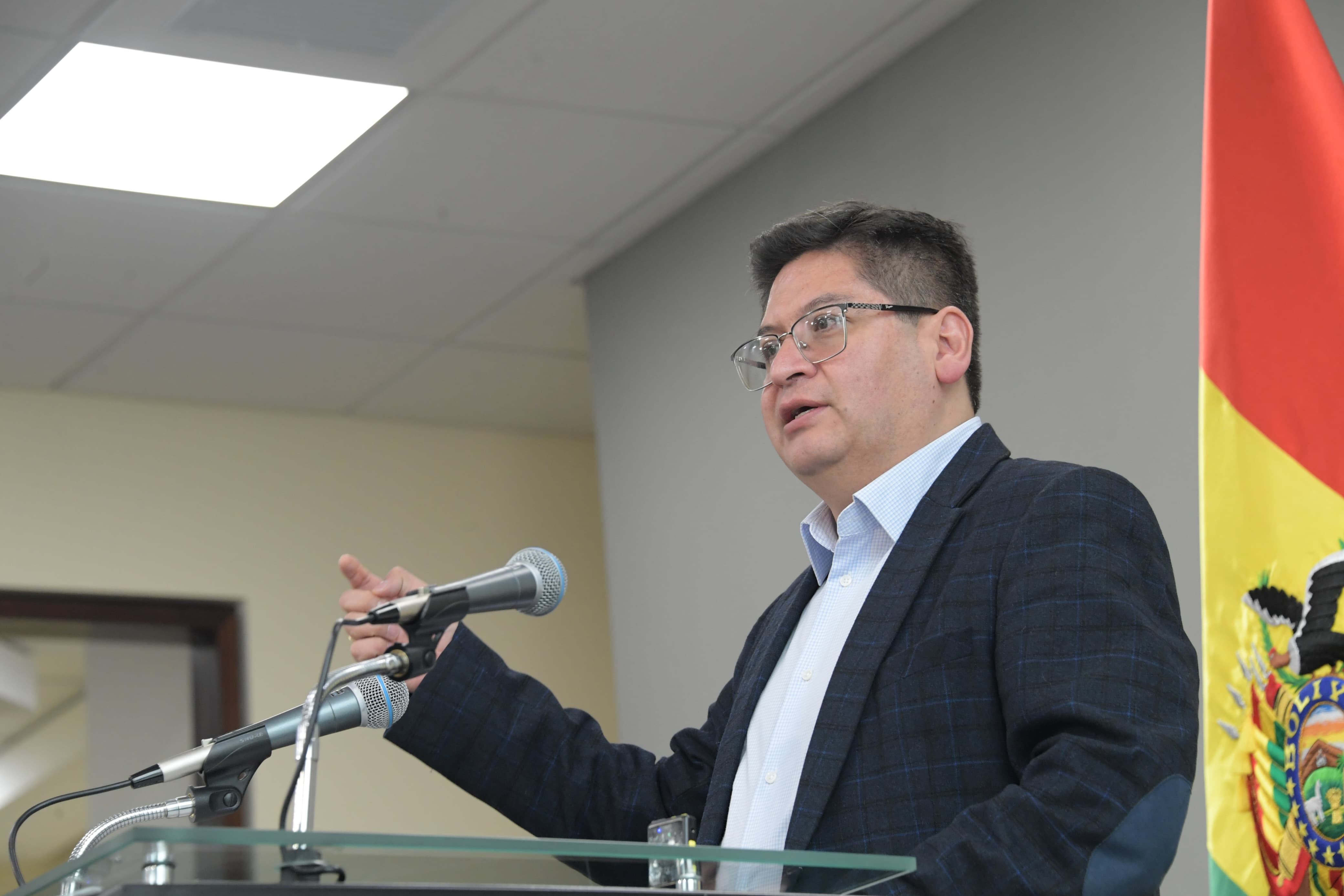 Aprueban decreto que viabiliza reducción de aranceles para importación de medicamentos