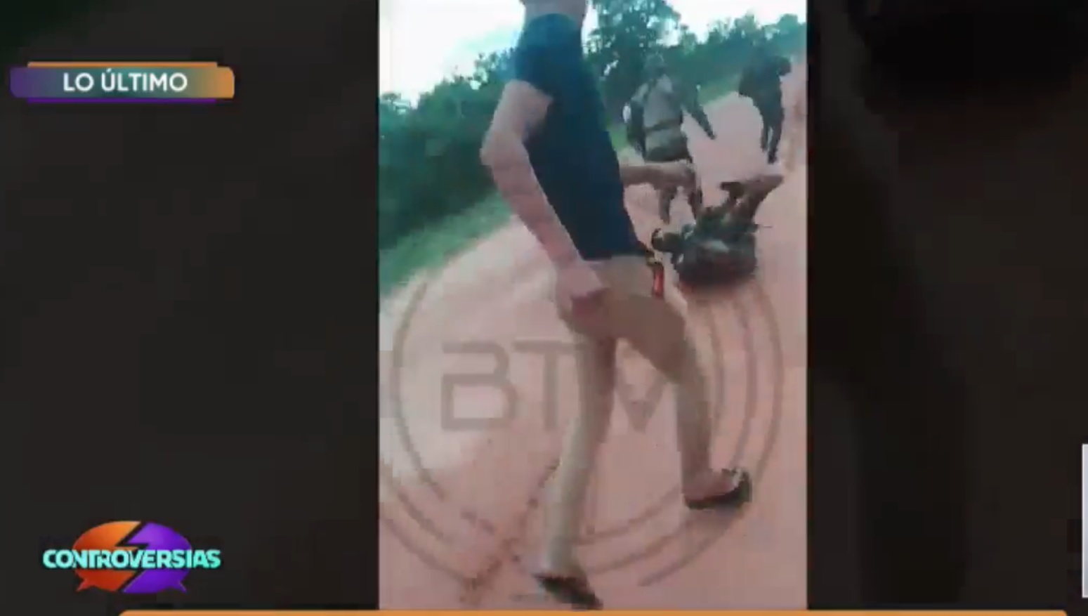 Turba agrede violentamente a una patrulla de UMOPAR y logra la libertad de tres detenidos en operativo antidroga