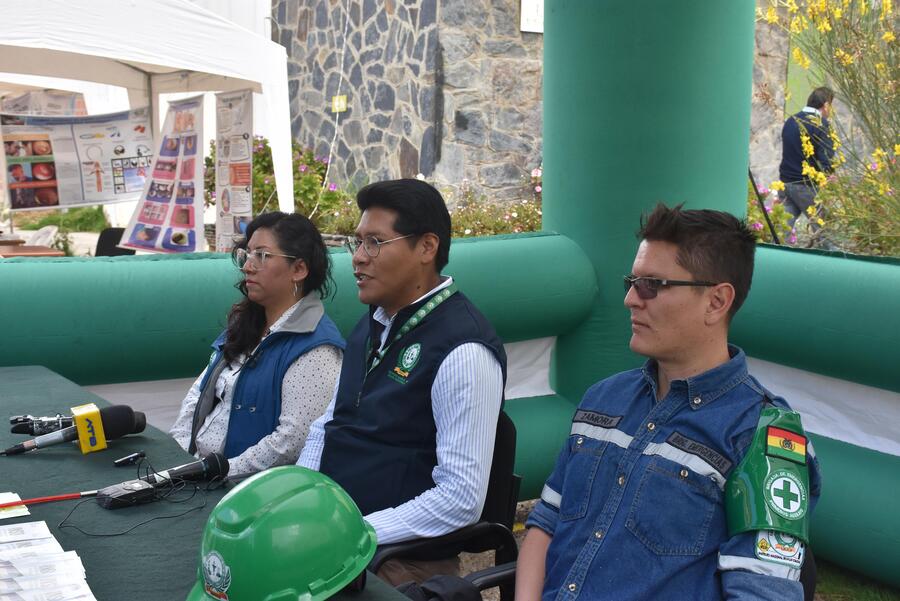 Feria del INSO presta atención médica y realiza análisis clínicos gratuitos a trabajadores que no cuentan con seguro social