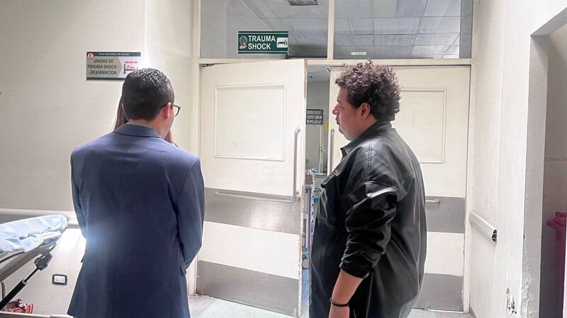 Investigan por tentativa de homicidio caída de un fiscal del segundo piso de un edificio en Santa Cruz 