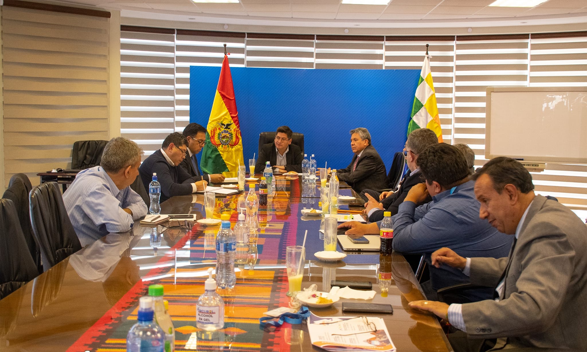 Gobierno y empresarios realizan primera evaluación del acuerdo por la economía y producción