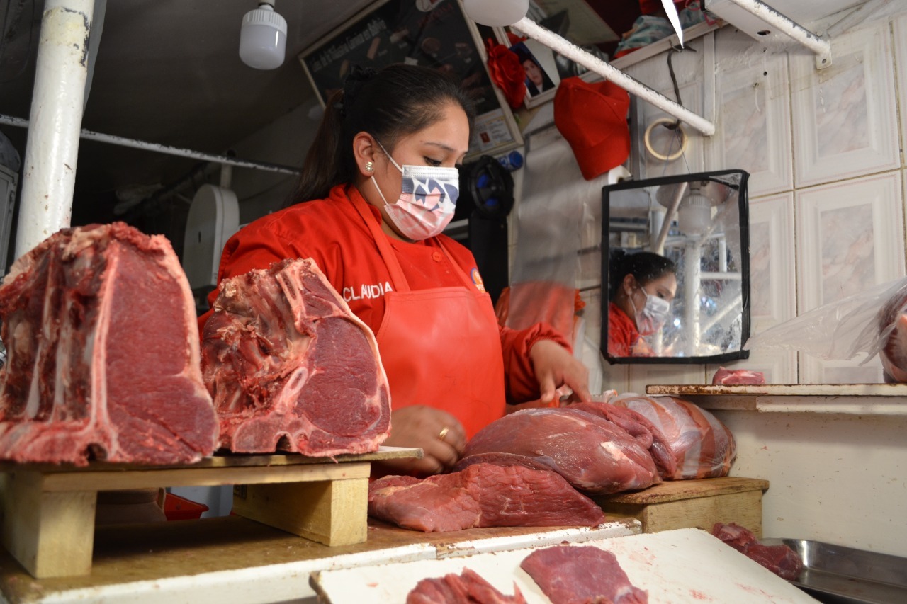 Gobierno, ganaderos y trabajadores en carne se reunirán el martes 8 para tratar alza de precios y contrabando