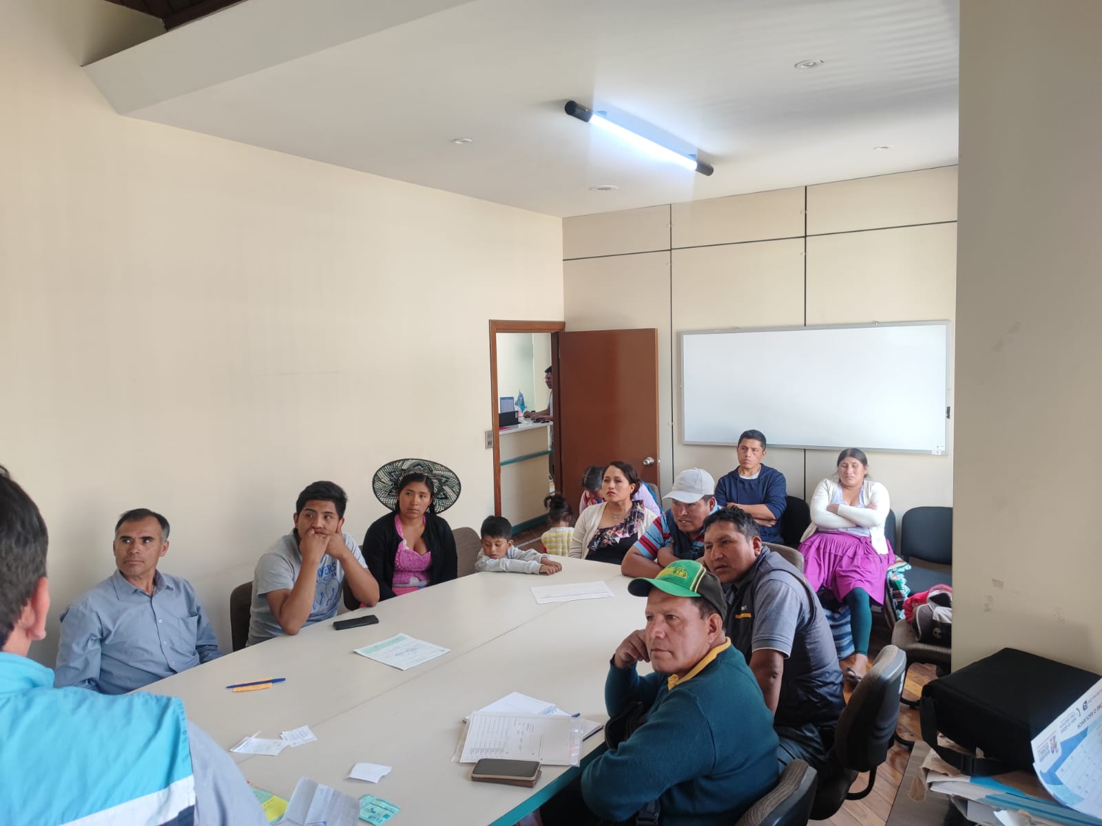 Capacitan a chóferes del transporte interdepartamental de Cochabamba para mejorar servicio a pasajeros