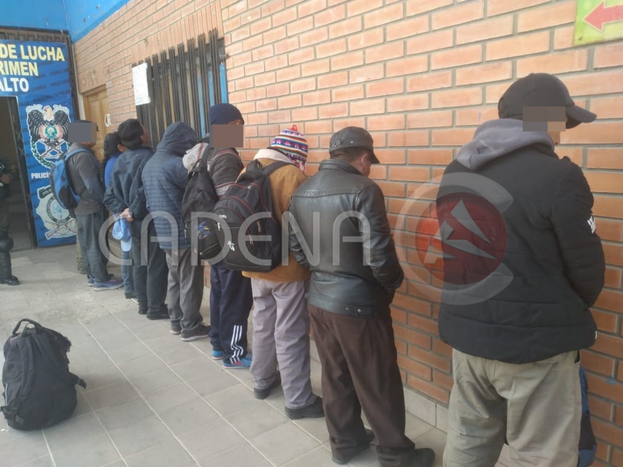 Detienen a 9 personas que intentaban bloquear la vía La Paz – Oruro