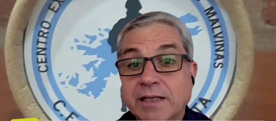 Denuncian que funcionario de Milei llegó a Bolivia a dar charlas y tergiversar la historia de Las Malvinas