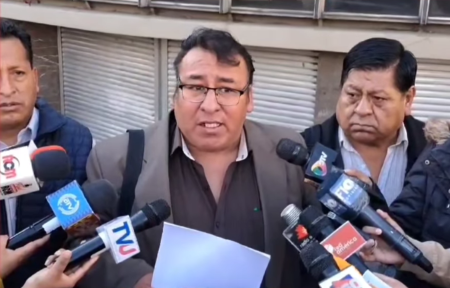 Dirigencia del transporte de La Paz asiste al diálogo con el Gobierno