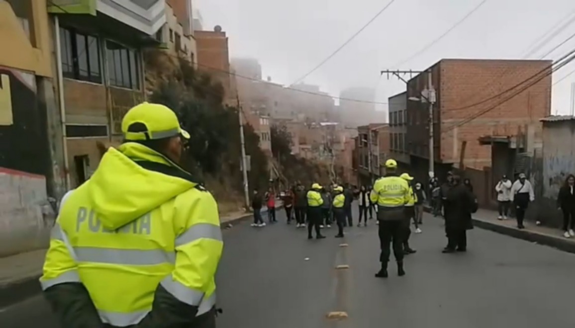 Policía habilita la avenida 9 de Abril y persuade a bloqueadores