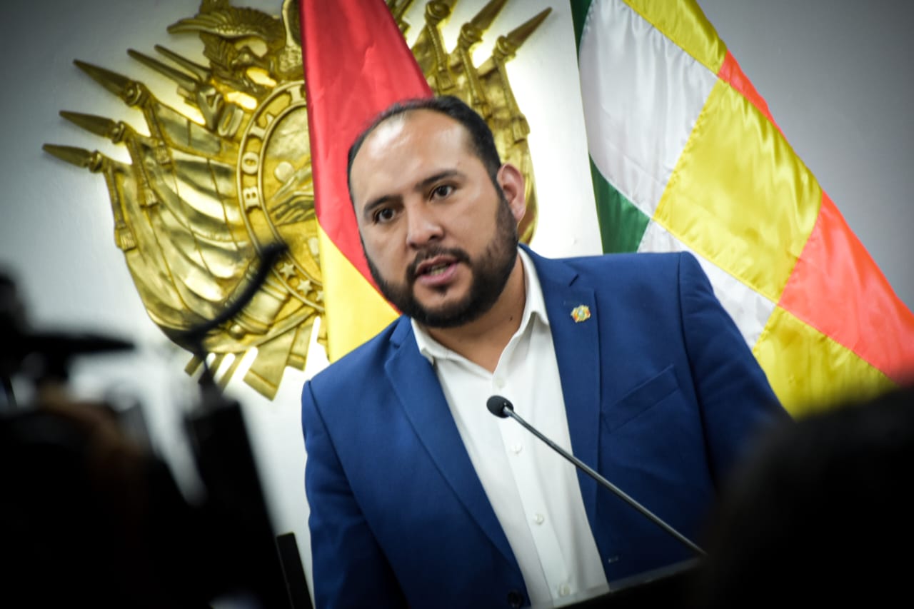 Gobierno confirma dos fallecidos por bloqueos de Morales, asegura que se habilitará las rutas