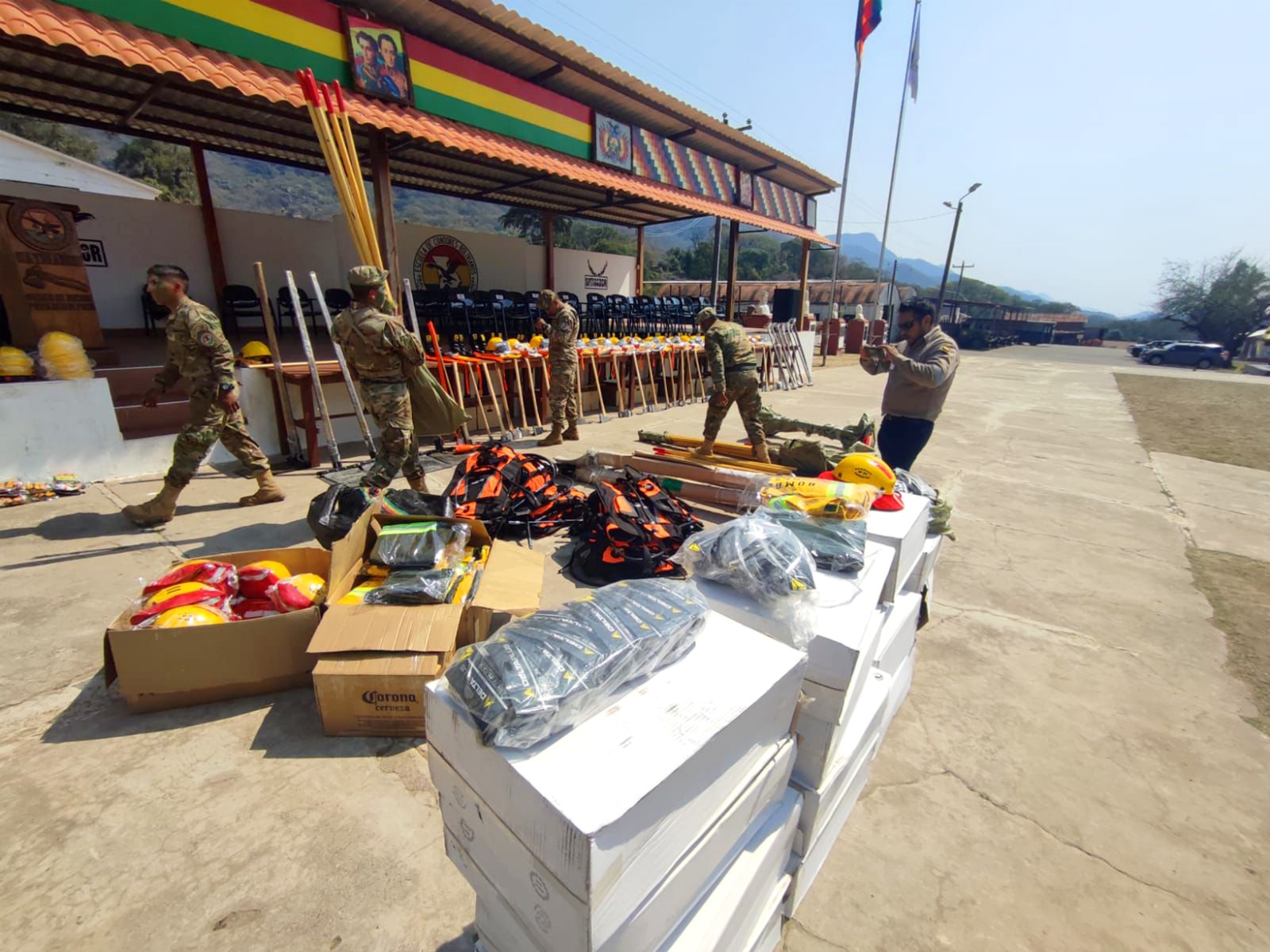 Entregan equipamiento para luchar contra incendios en áreas protegidas de Santa Cruz y Pando