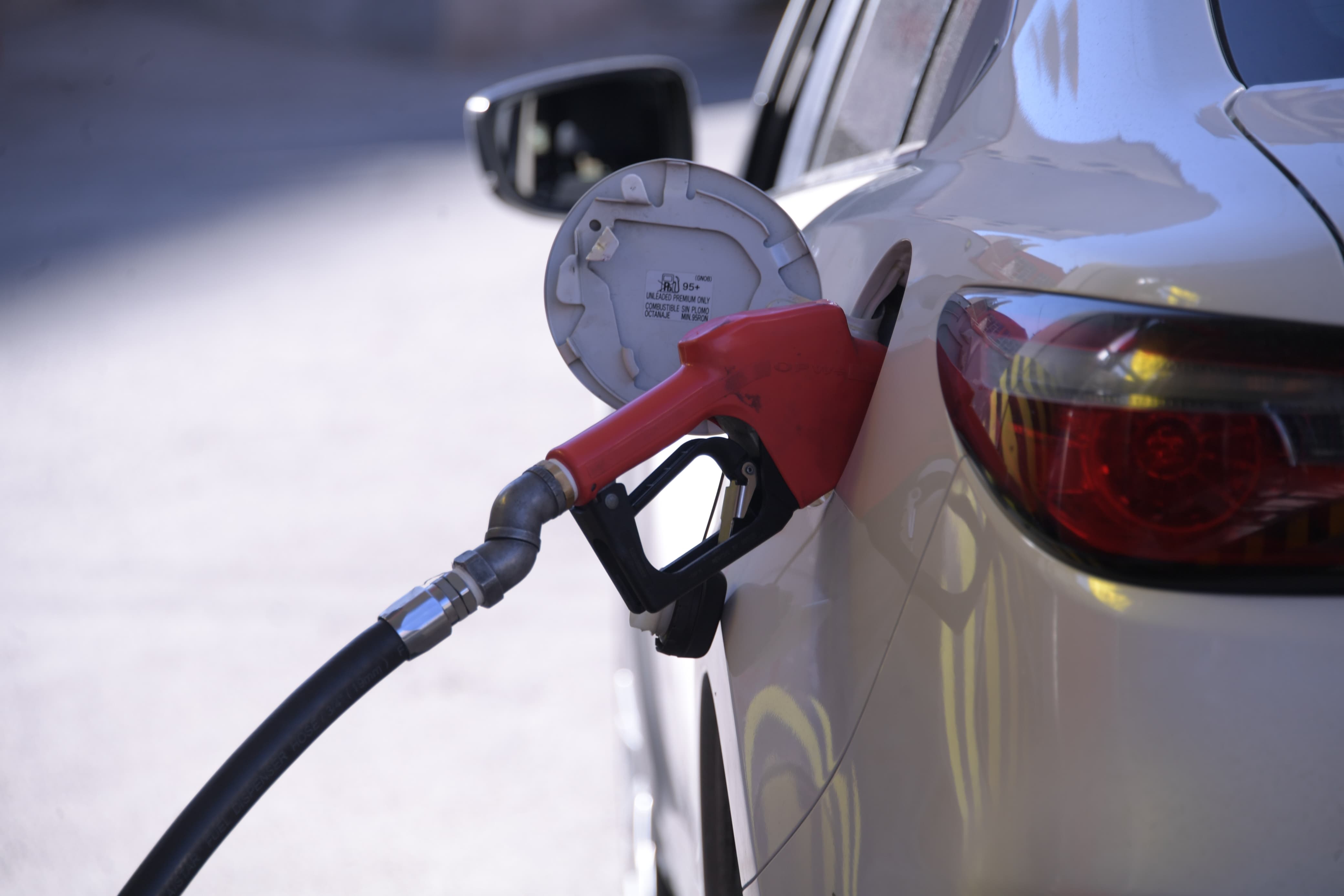 Aprueban decreto para agilizar autorización de importación de hidrocarburos y sus productos refinados