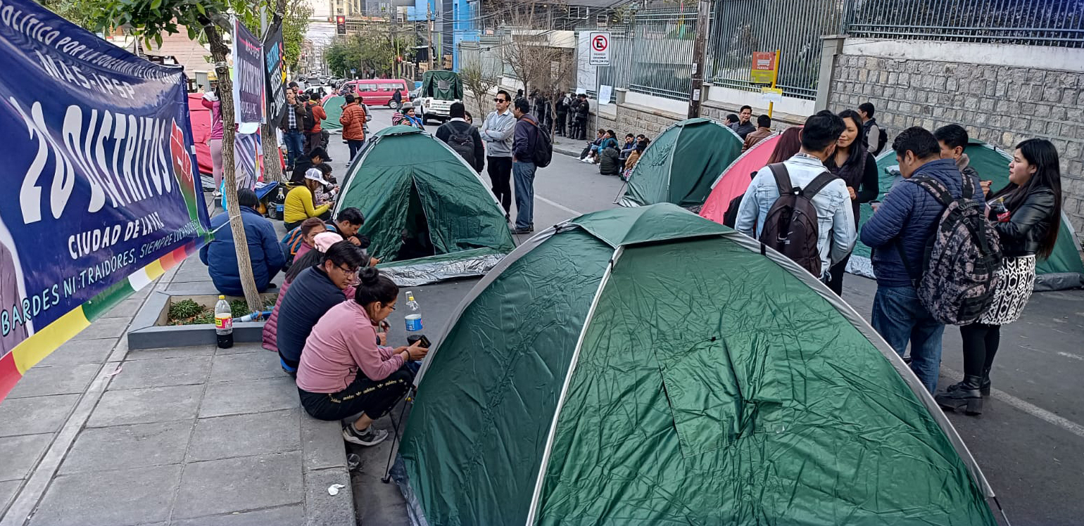 Pacto de Unidad traslada vigilia a Sucre para que el TCP agilice fallos sobre la jefatura del MAS