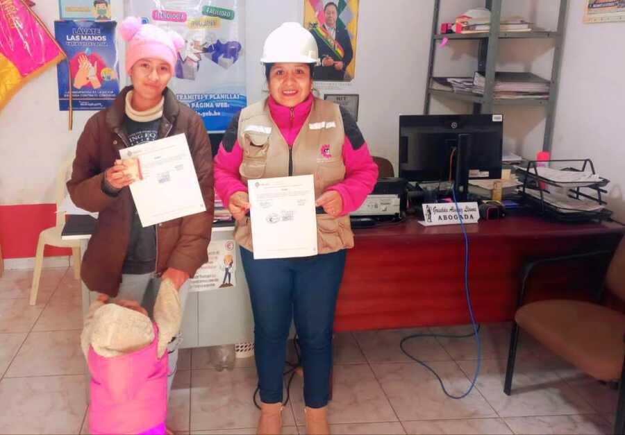 Trabajadores reciben salarios adeudados en Monteagudo