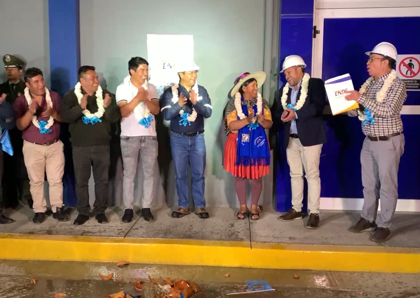 En Cochabamba entregan proyecto que asegura energía eléctrica, invierten cerca de Bs 35 millones