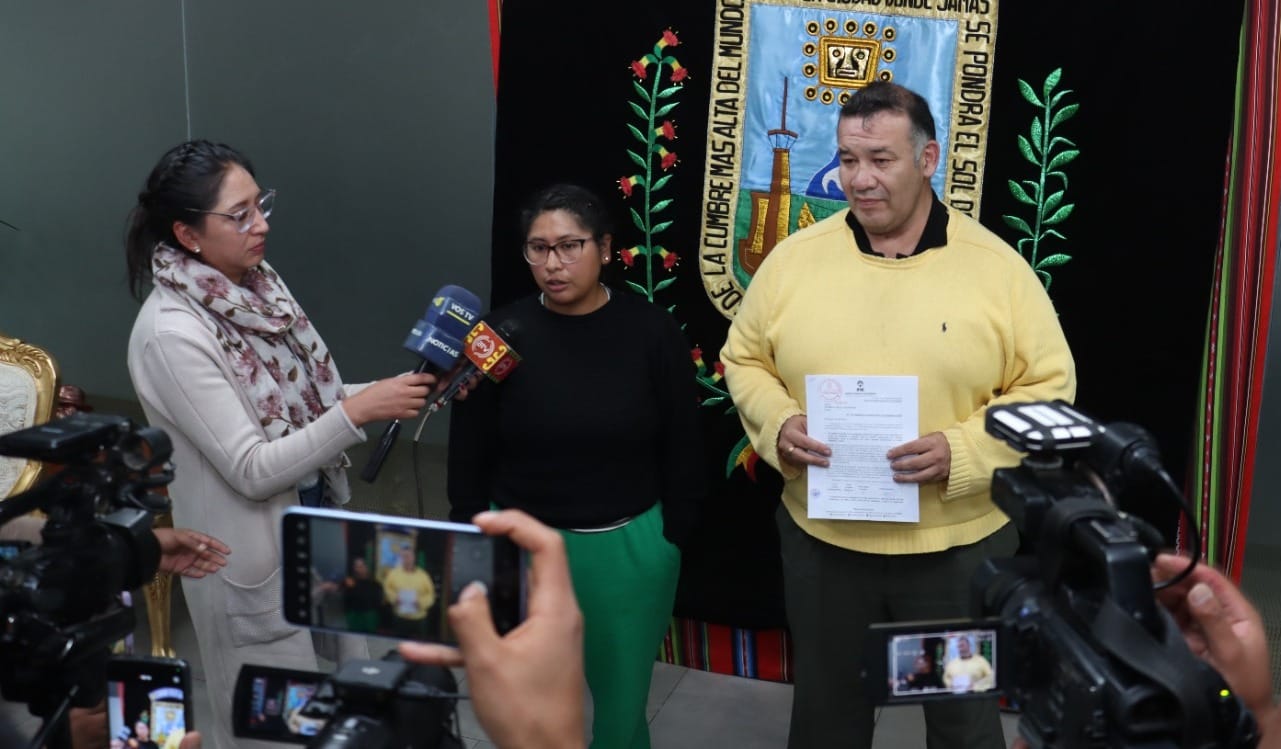 INE entrega a El Alto respuestas a las preguntas sobre el Censo y se pacta explicación en la Asamblea de la Alteñidad