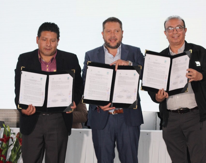 Invertirán más de $us 70 millones para dar electricidad a 22.566 hogares de las zonas rurales de La Paz