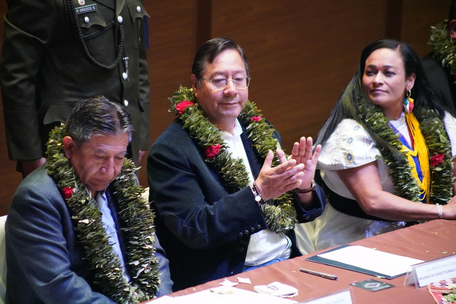 Reivindican la hoja de coca en su estado natural como memoria viva de los pueblos y resistencia a la colonización