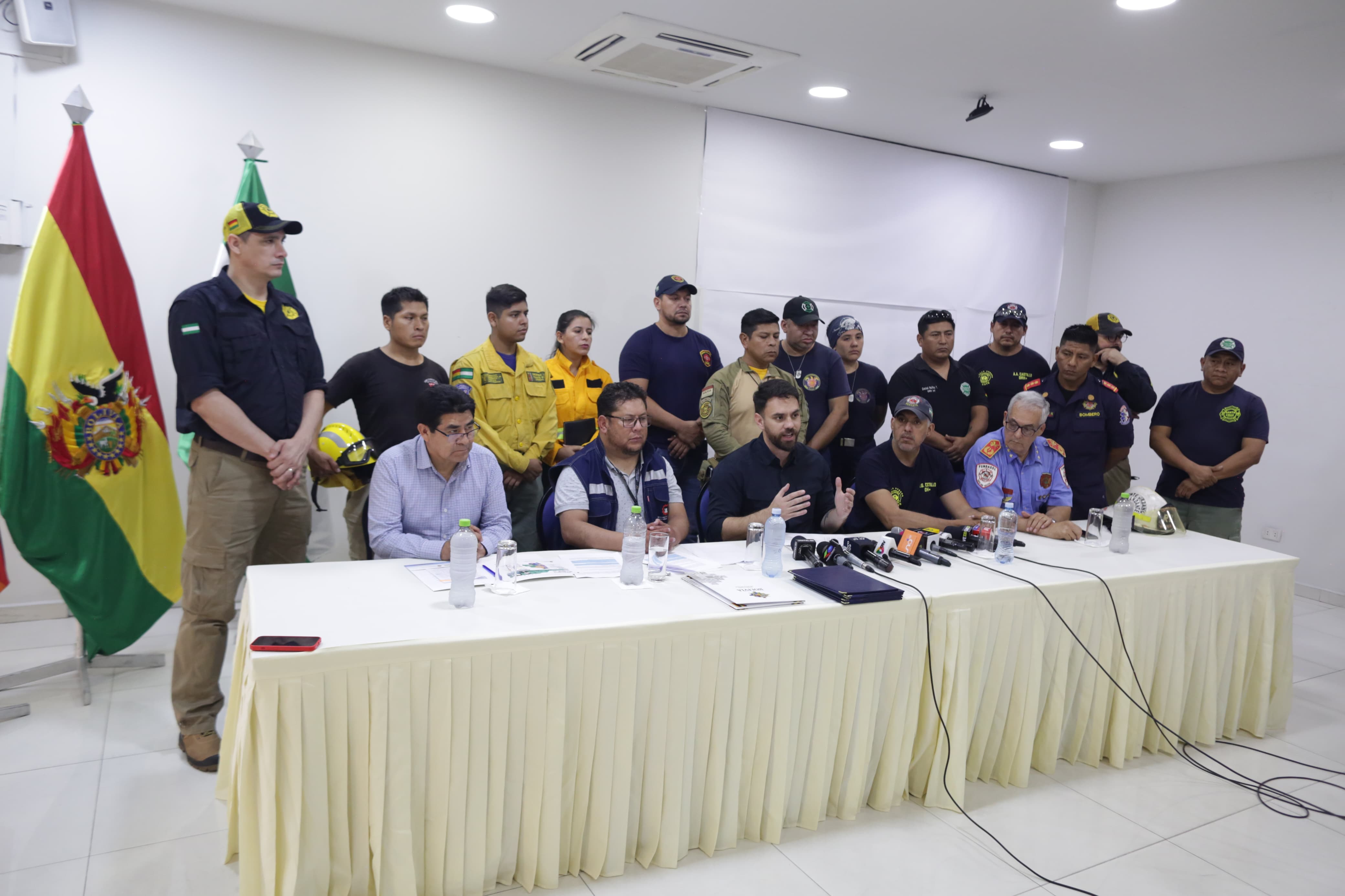 Bomberos voluntarios no serán despedidos y podrán solicitar reprogramación de exámenes si estudian