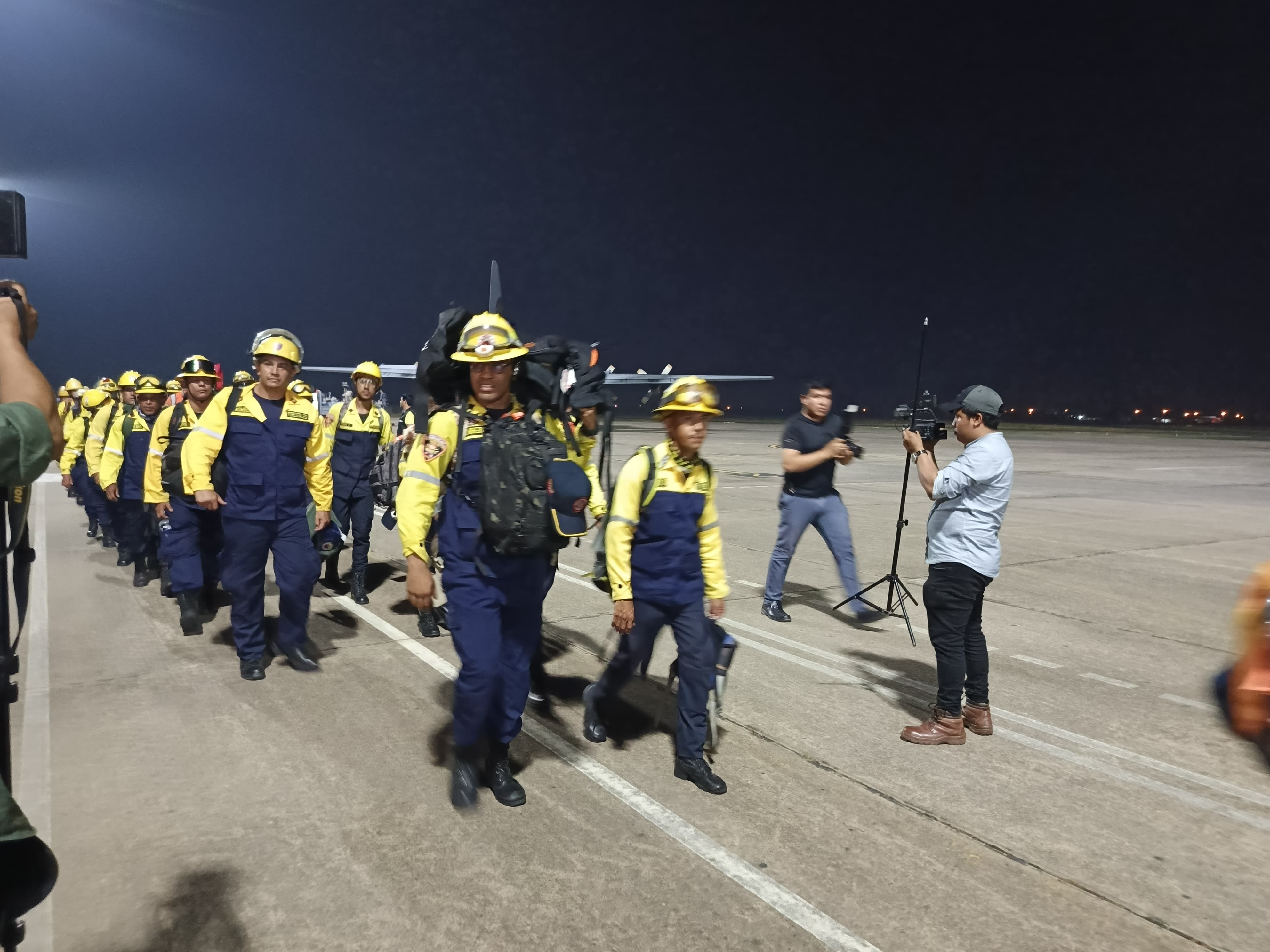 Arce coordinará desde Trinidad tareas de sofocación de incendios en Beni, se suman bomberos de Venezuela