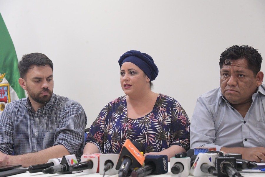 Gobierno y alcaldías cruceñas decidieron fortalecer capacidades de bomberos y llevar ayuda humanitaria a zona de incendios