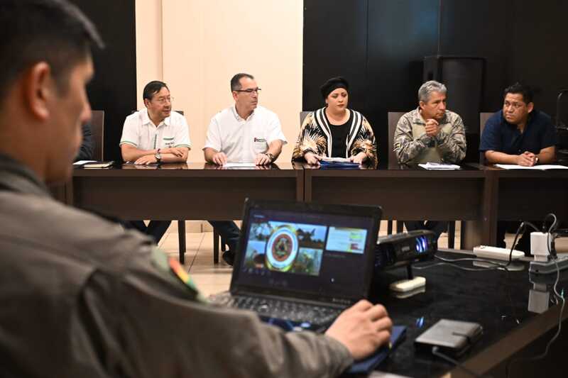 Arce y alcaldes cruceños planificarán acciones contra incendios y reconstrucción de municipios afectados