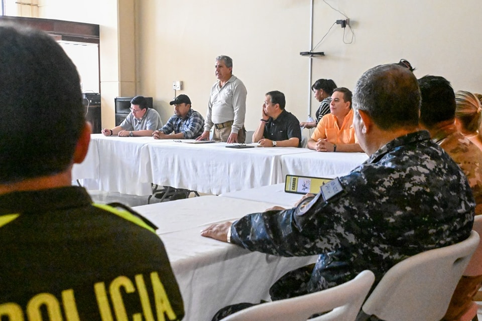 Gobierno se compromete a reponer viviendas y capacidad productiva de afectados por incendios en Beni 