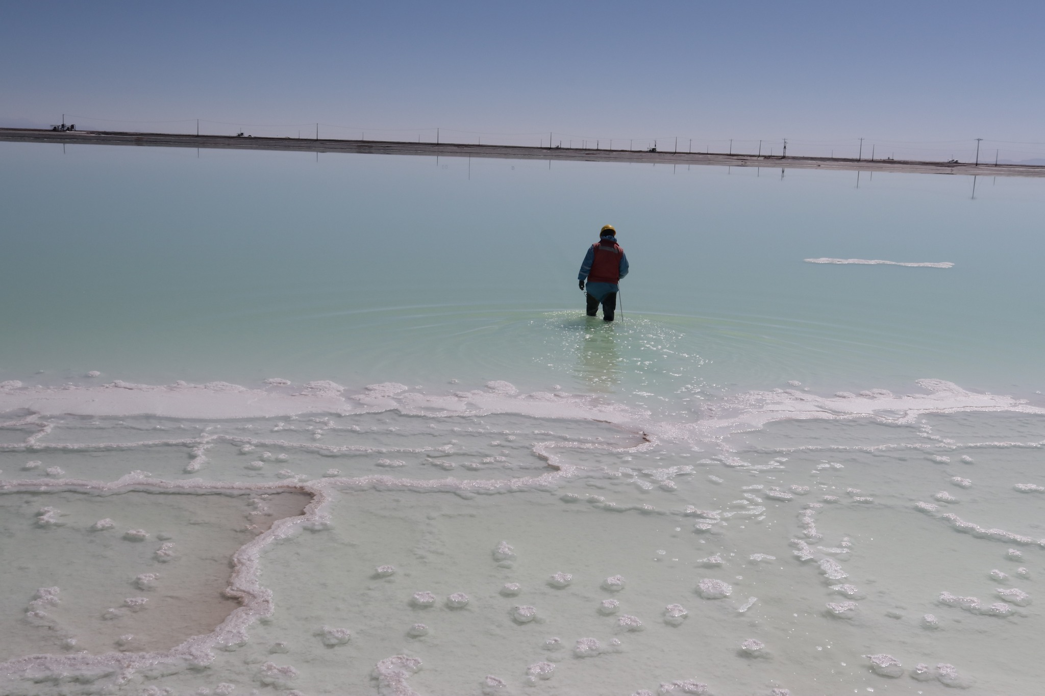 Contrato con rusa Uranium permitirá producir litio antes de finalizar la construcción de la planta industrial