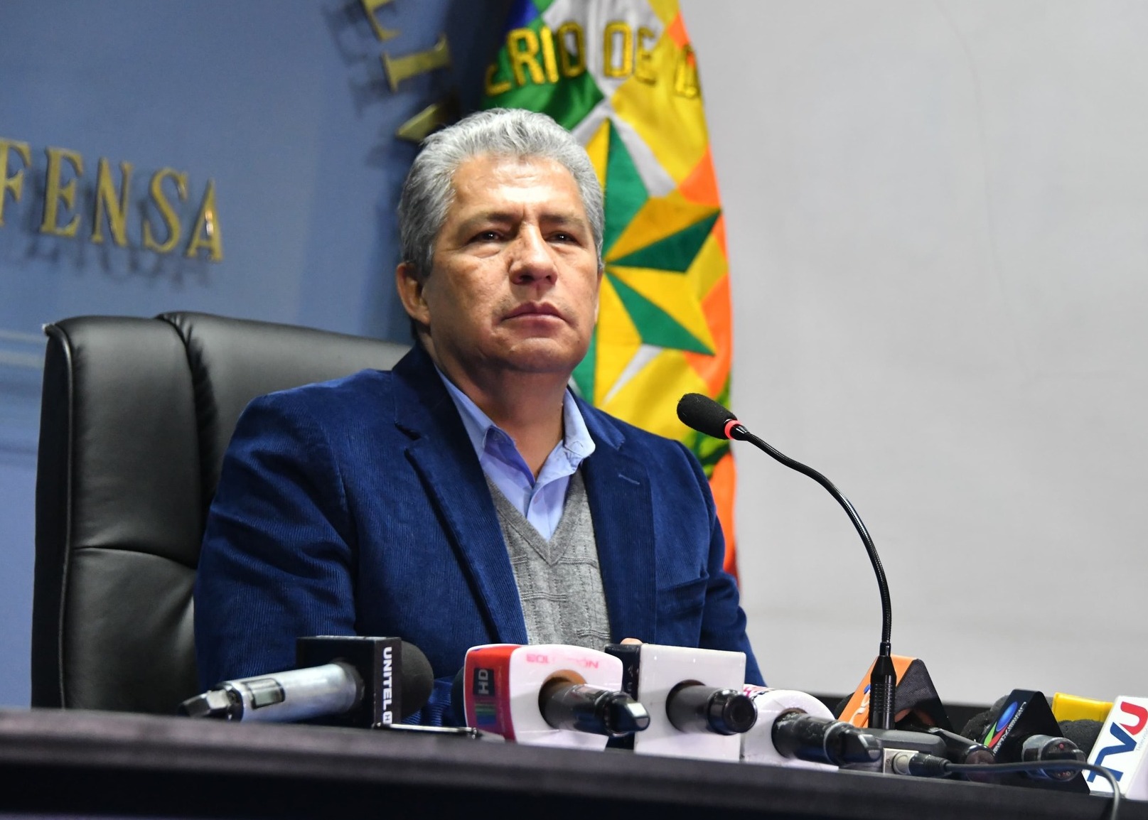 Ministro Novillo desmiente a Morales y descarta intervención militar