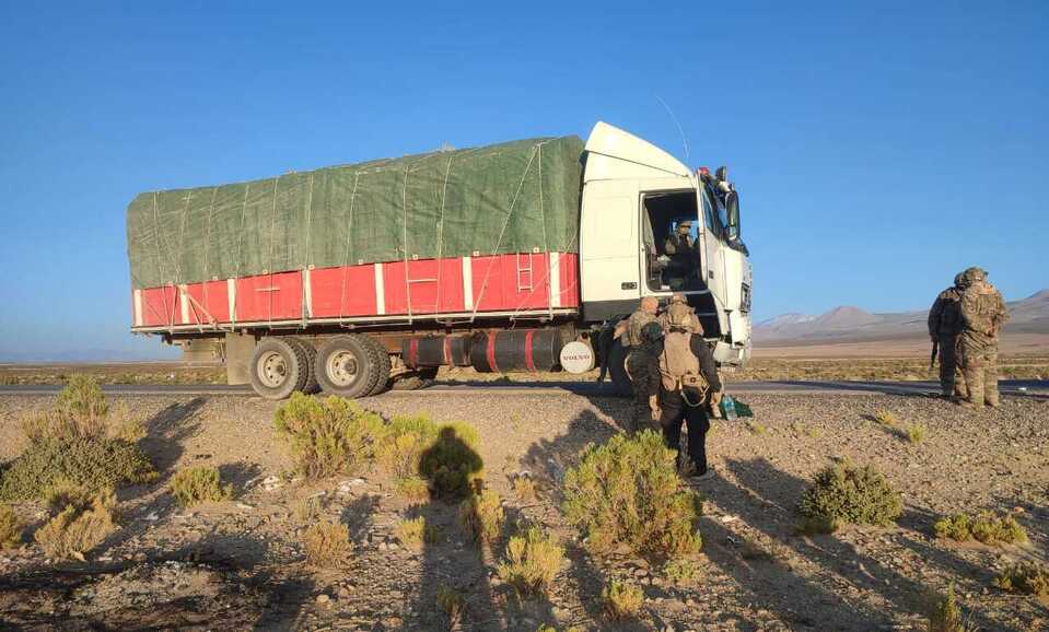 Comisan tres camiones con mercancía de contrabando valuada en cerca de Bs 2 millones
