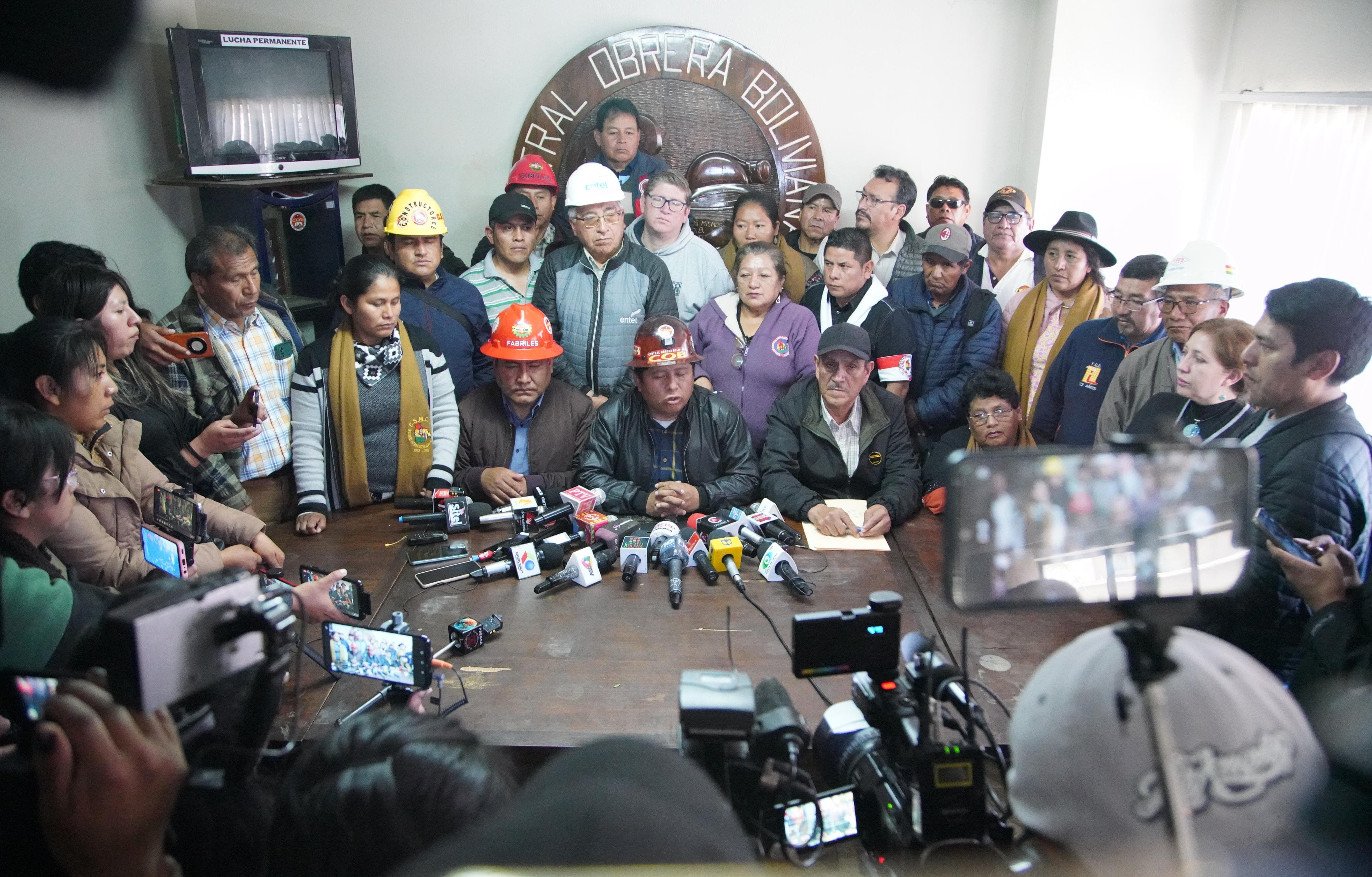 COB declara cuarto intermedio a vigilia en puertas de la ALP tras aprobarse modificación de Ley de Pensiones