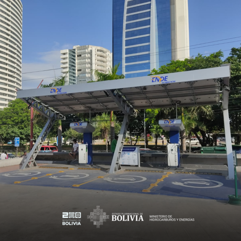 Ponen en funcionamiento tres electrolineras para vehículos eléctricos en Santa Cruz 