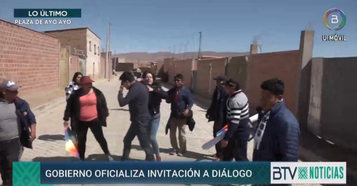 En marcha evista golpean al “mensajero” y evitan que entregue a Morales invitación formal para el diálogo