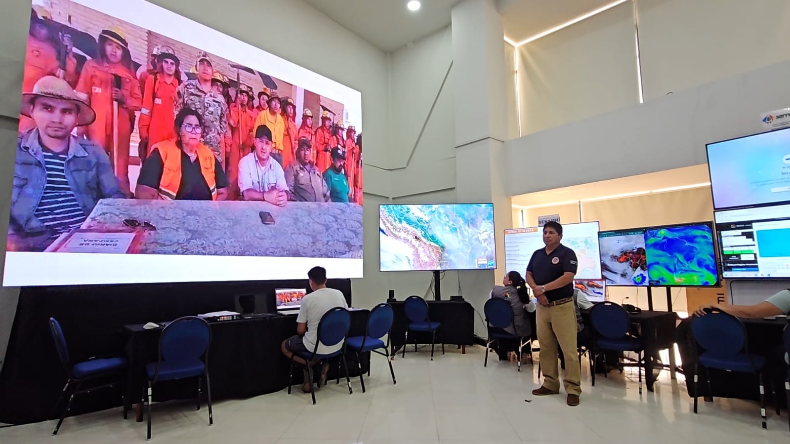 El viceministro Juan Carlos Calvimontes en conferencia de prensa. Foto: MinDef.
