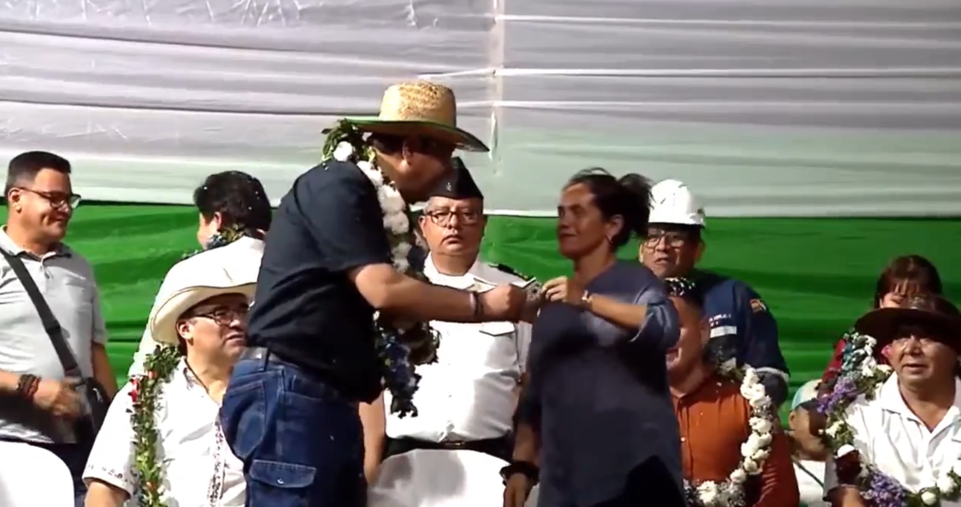 En Warnes entregan 30 viviendas, sistemas de agua, puentes, enlosetados, parque ecológico y oficinas de la Aduana por cerca de Bs 26 millones