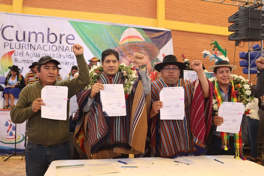 Suscriben convenios con 10 municipios para proyectos de agua potable y saneamiento básico por Bs 83 millones