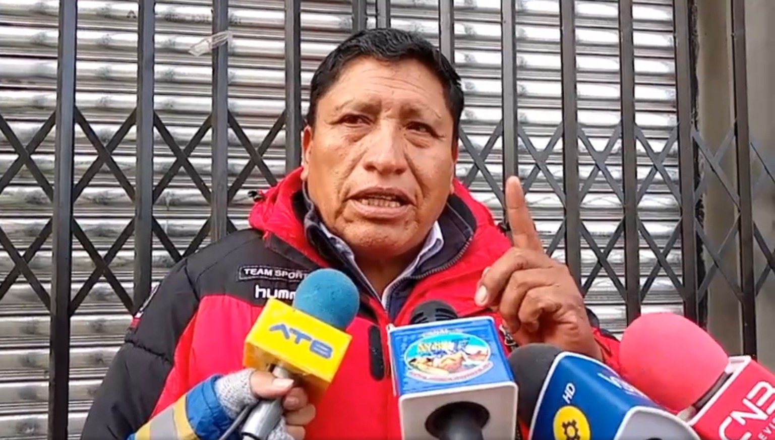 Dirigente del Sindicato de Choferes Asalariados del Transporte Nacional e Internacional (Schatin), Pedro Quispe. Captura: Ayni Tv