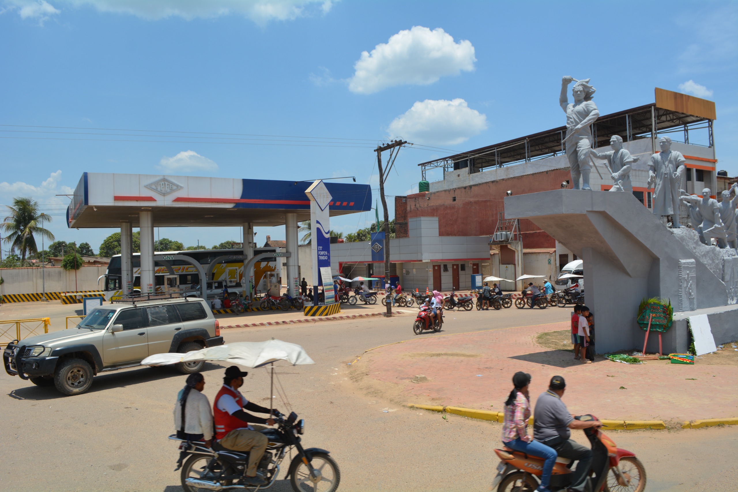 YPFB despacha 280.000 litros de combustibles y garantiza provisión a ganaderos y agropecuarios de Beni