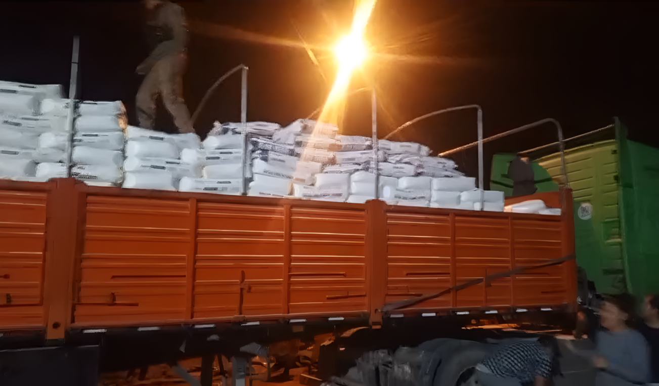 Aprehenden a seis personas por transporte ilegal de harina en Camiri, los tres camiones fueron saqueados