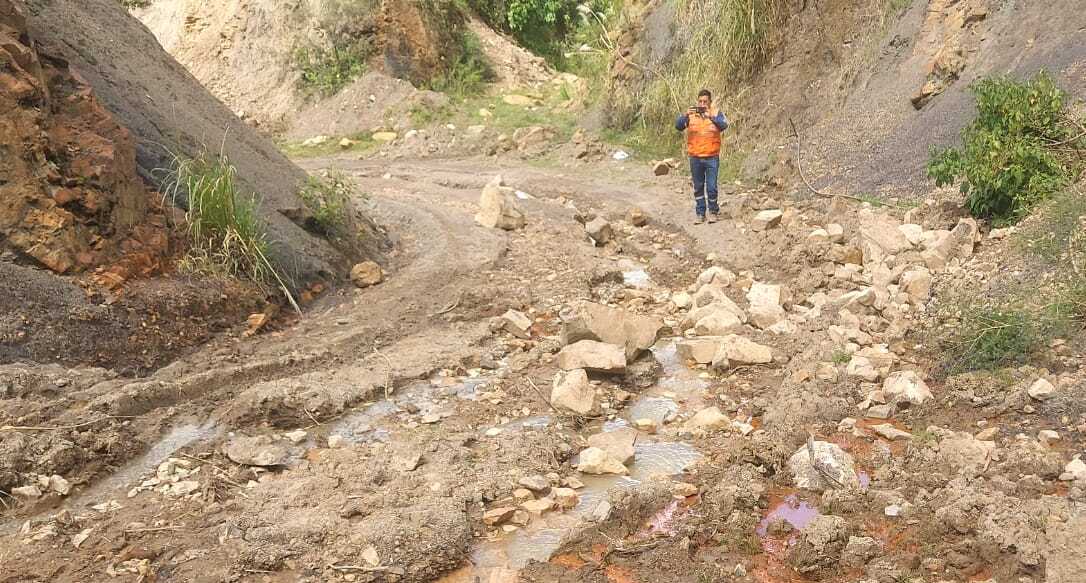 Deslizamientos dejan incomunicadas a 12 comunidades en Morochata