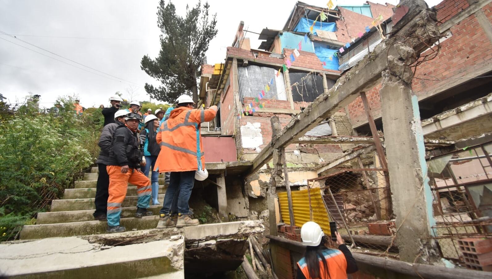 Riesgo por deslizamiento aún persiste en la zona Hoyada Norte Calvario con 4 viviendas seriamente afectadas