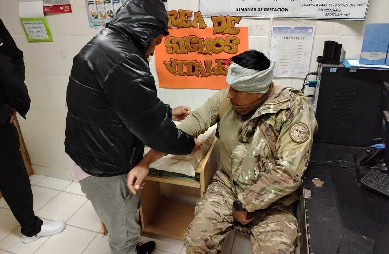 Contrabandistas y comunarios atacan con piedras y dinamitas a militares en Llica y Machacamarca