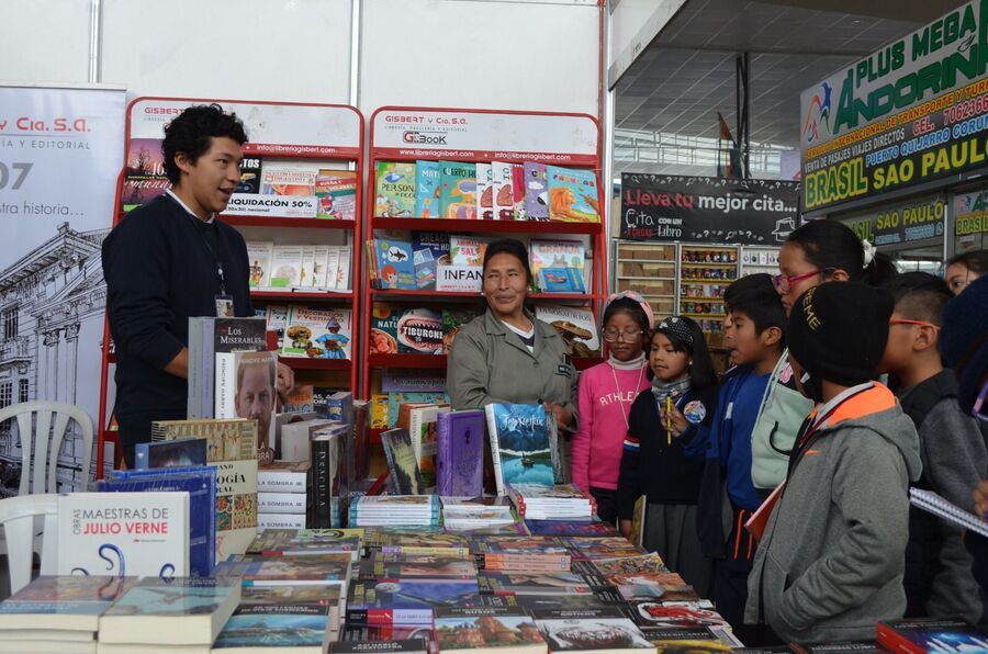 Califican de exitosa la Feria Internacional del Libro de El Alto que cerró con 42.000 visitantes