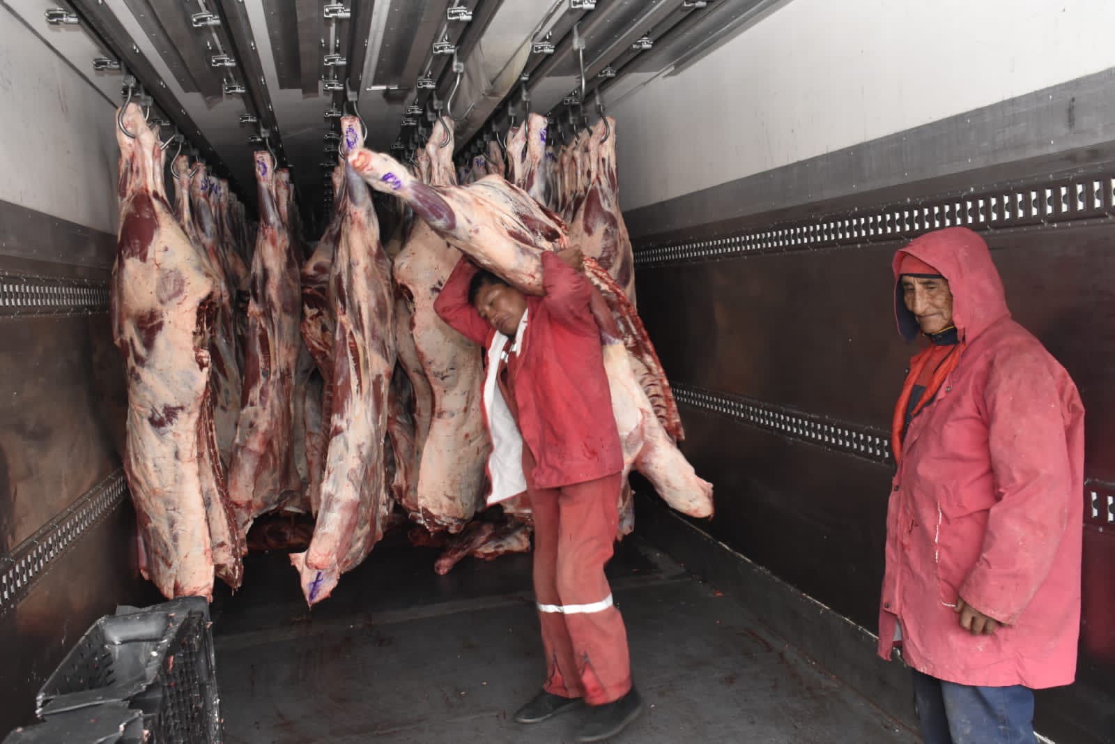 Aseguran que fenómenos naturales no afectan a la oferta de carne e instan al diálogo a ganaderos para bajar precio