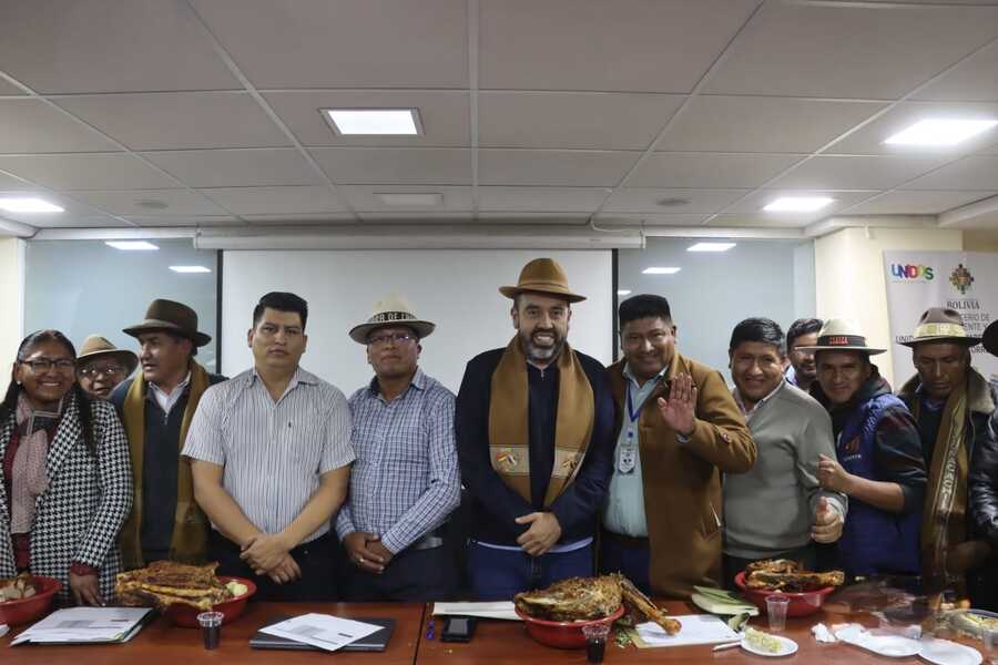 Gobierno y alcaldías de Oruro perfilan proyectos de agua potable, riego y represas