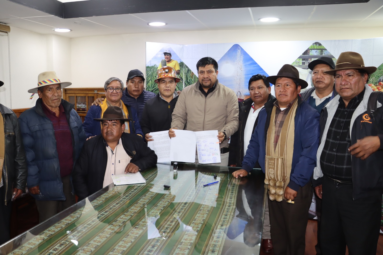 Desarrollo Rural y COB cierran mesa de trabajo con acuerdo pleno que responde al pliego petitorio