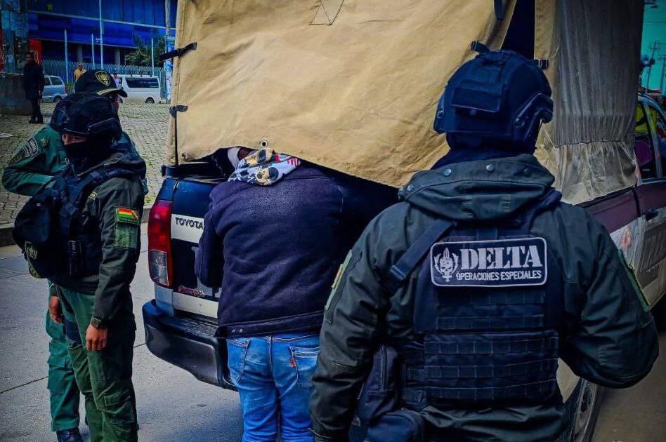 Refuerzan seguridad en la plaza del Lustrabotas y 80 efectivos patrullarán las 24 horas en el centro de El Alto